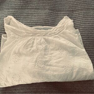 Anthropologie off white eyelet top
Size xl